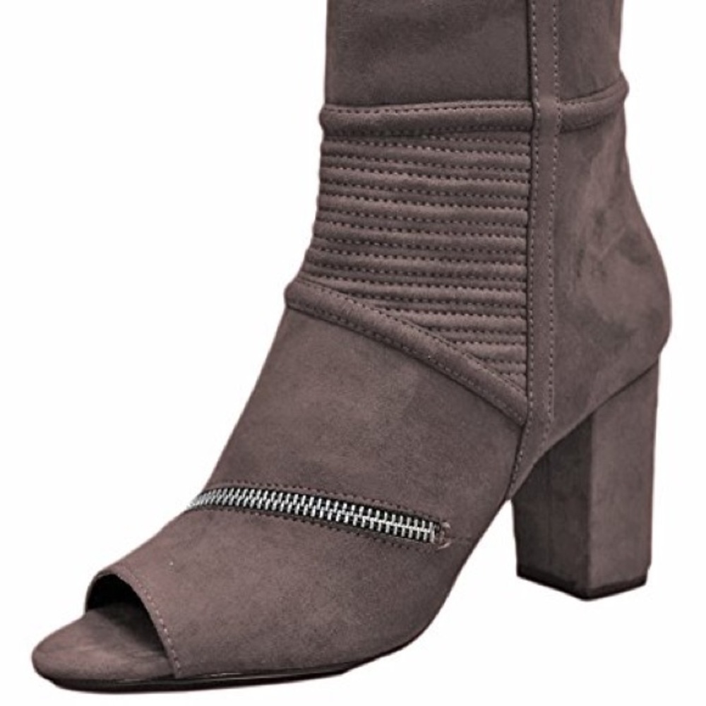 NWT - Women’s KLARE Grey Peep-toe Bootie from Daya by Zendaya, Size 9